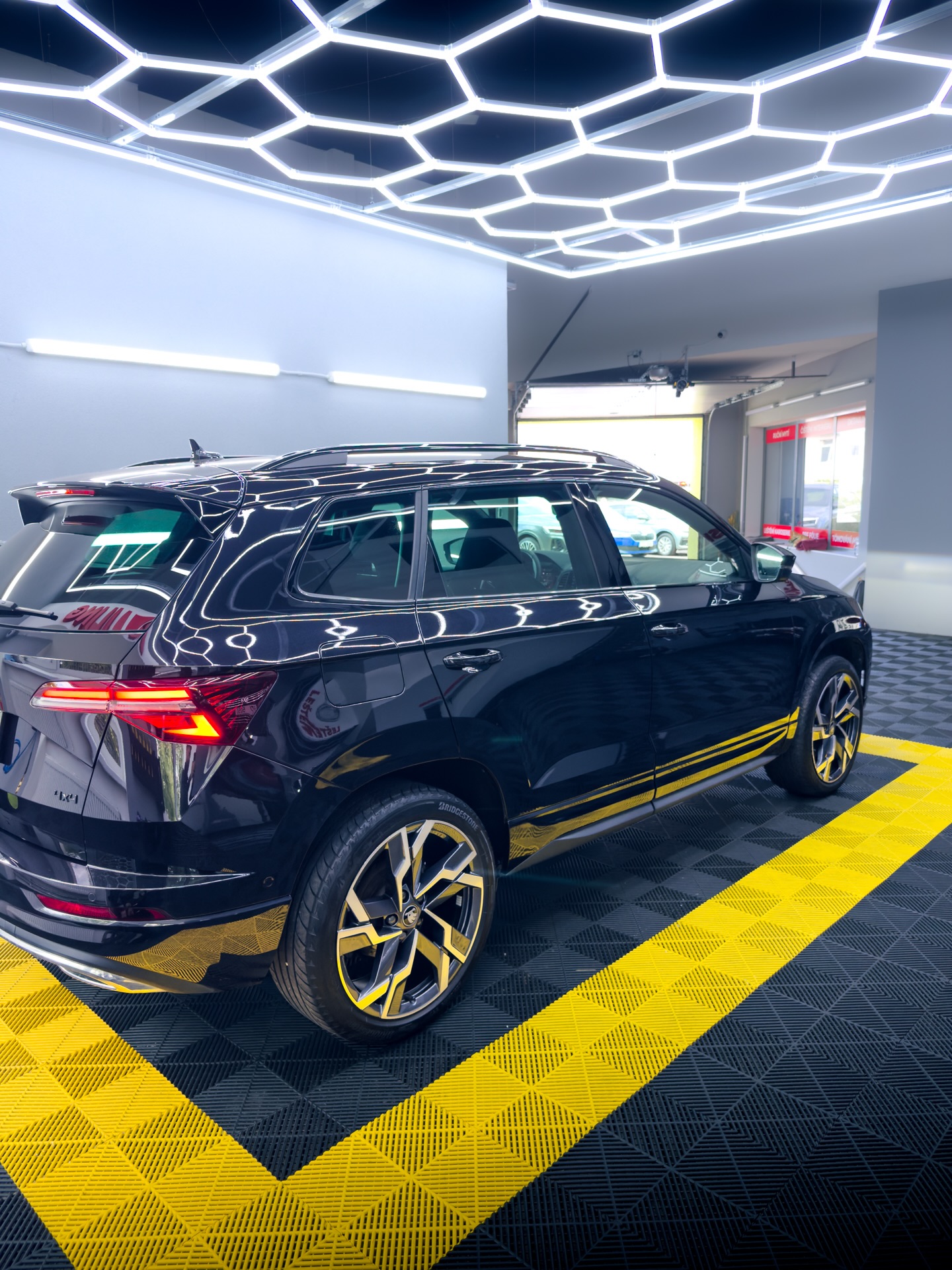 🚗 Škoda Karoq
Kompletní čištění interiéru na mokro + ruční mytí. Interiér opět čistý, svěží a připravený na další kilometry. ✨
📍 Karviná|Orlová
📩 Objednávky do zpráv.