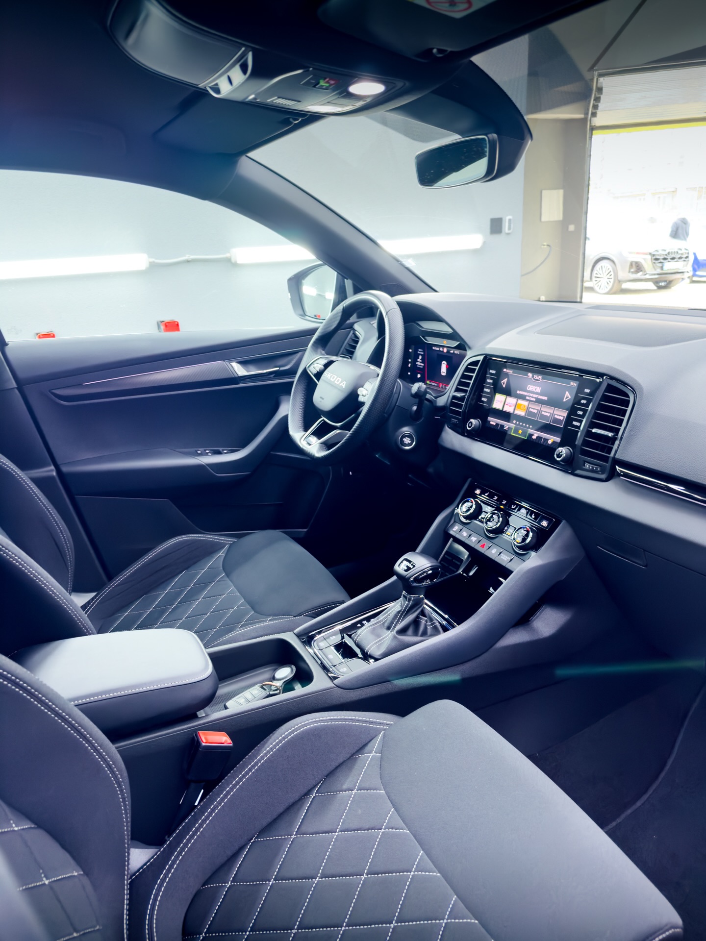 🚗 Škoda Karoq
Kompletní čištění interiéru na mokro + ruční mytí. Interiér opět čistý, svěží a připravený na další kilometry. ✨
📍 Karviná|Orlová
📩 Objednávky do zpráv.