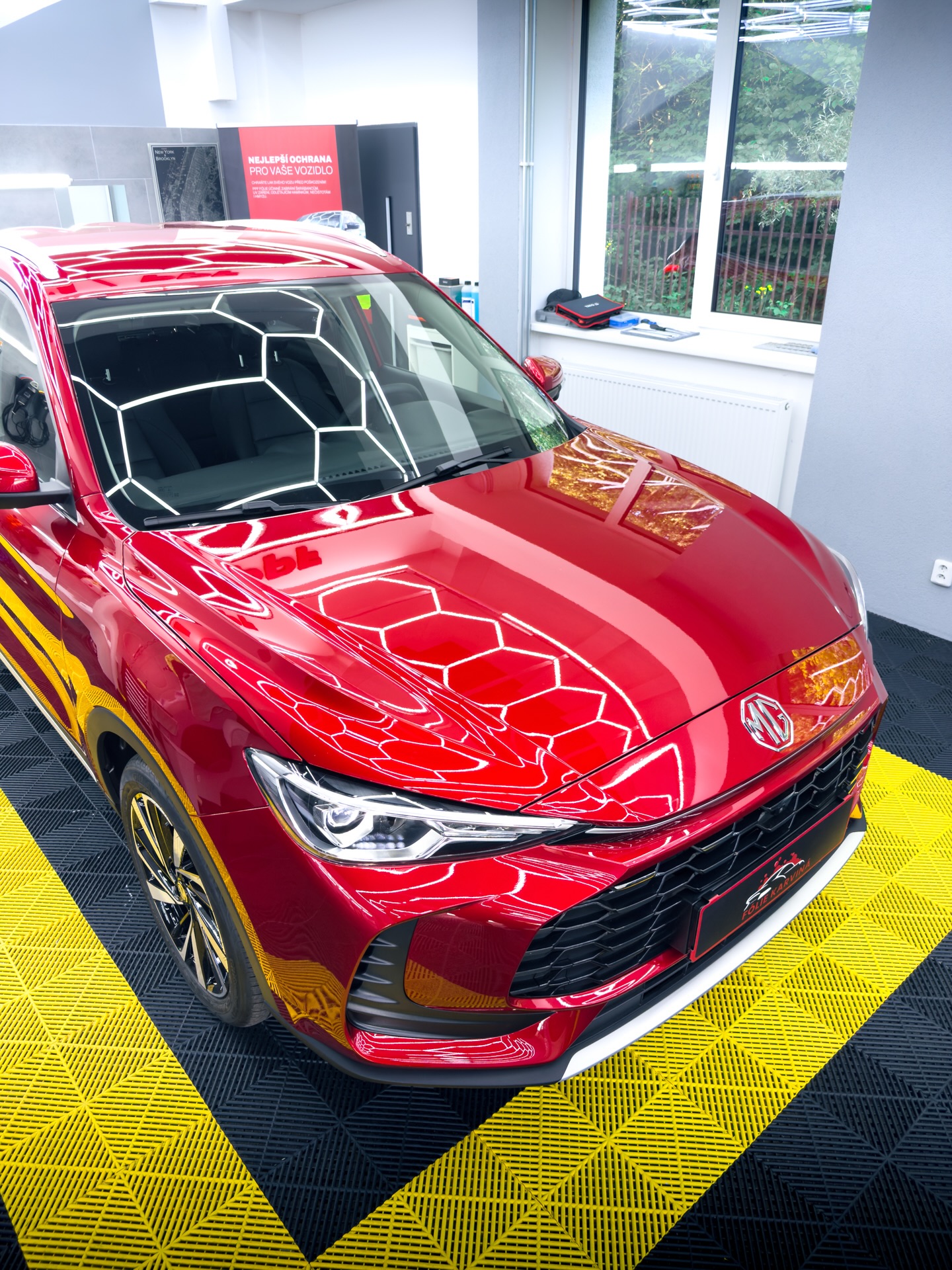🚗 MG ZS
Nový vůz si zaslouží tu nejlepší ochranu. Na celé vozidlo jsme aplikovali Full Body PPF, která chrání lak před kamínky, škrábanci i každodenním opotřebením a zároveň zachovává jeho perfektní vzhled. 🛡️✨
📍 Karviná | Orlová
☎️ Objednejte se přes zprávy nebo na 739 967 416