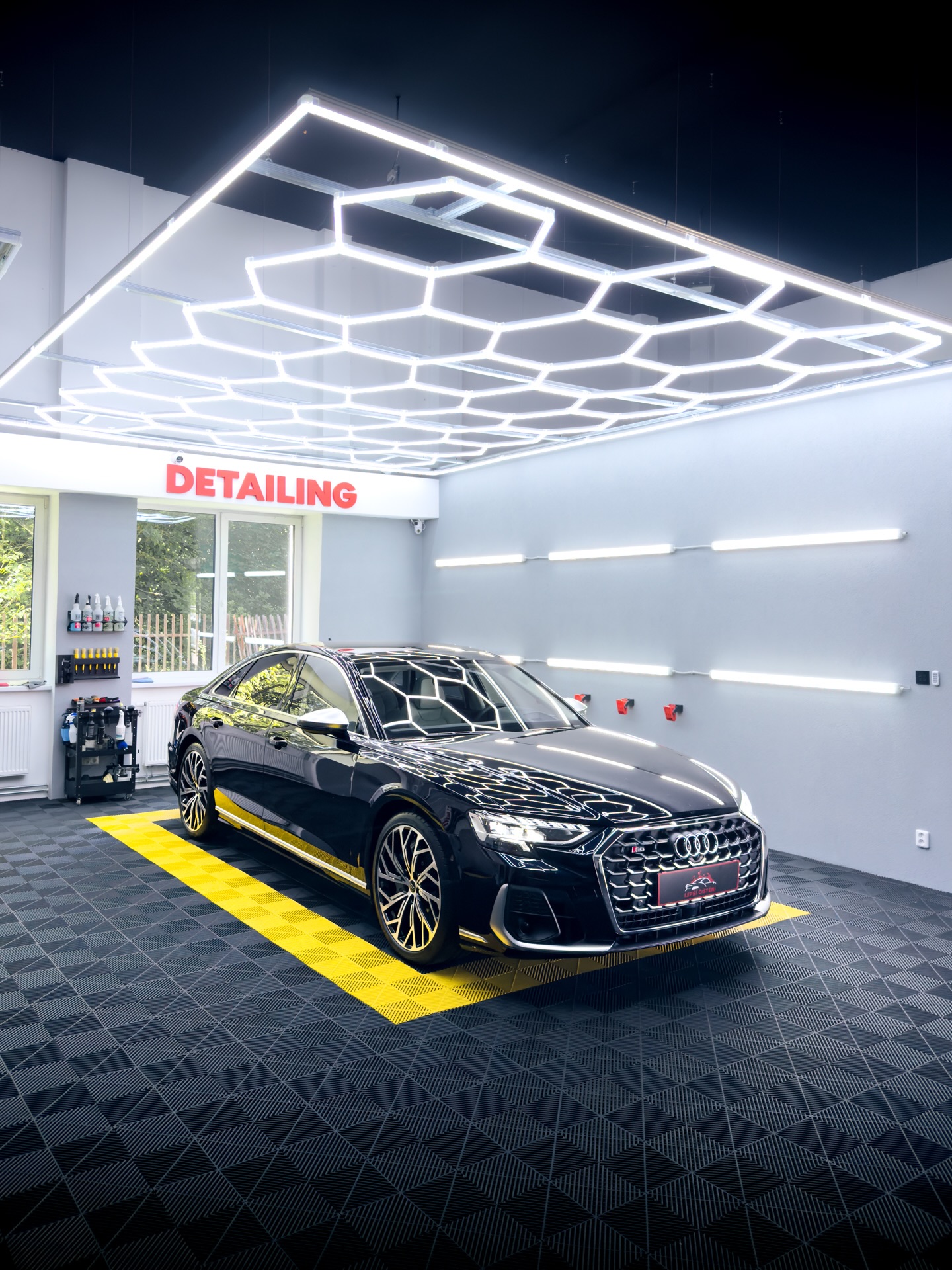 🚗 Audi S8
Kompletní čištění interiéru, detailní vyčištění a impregnace koženého čalounění v celém voze + šetrné ruční mytí. Luxusní interiér si zaslouží prvotřídní péči. ✨
📍 Karviná | Orlová
☎️ Objednejte se přes zprávy nebo na 739 967 416