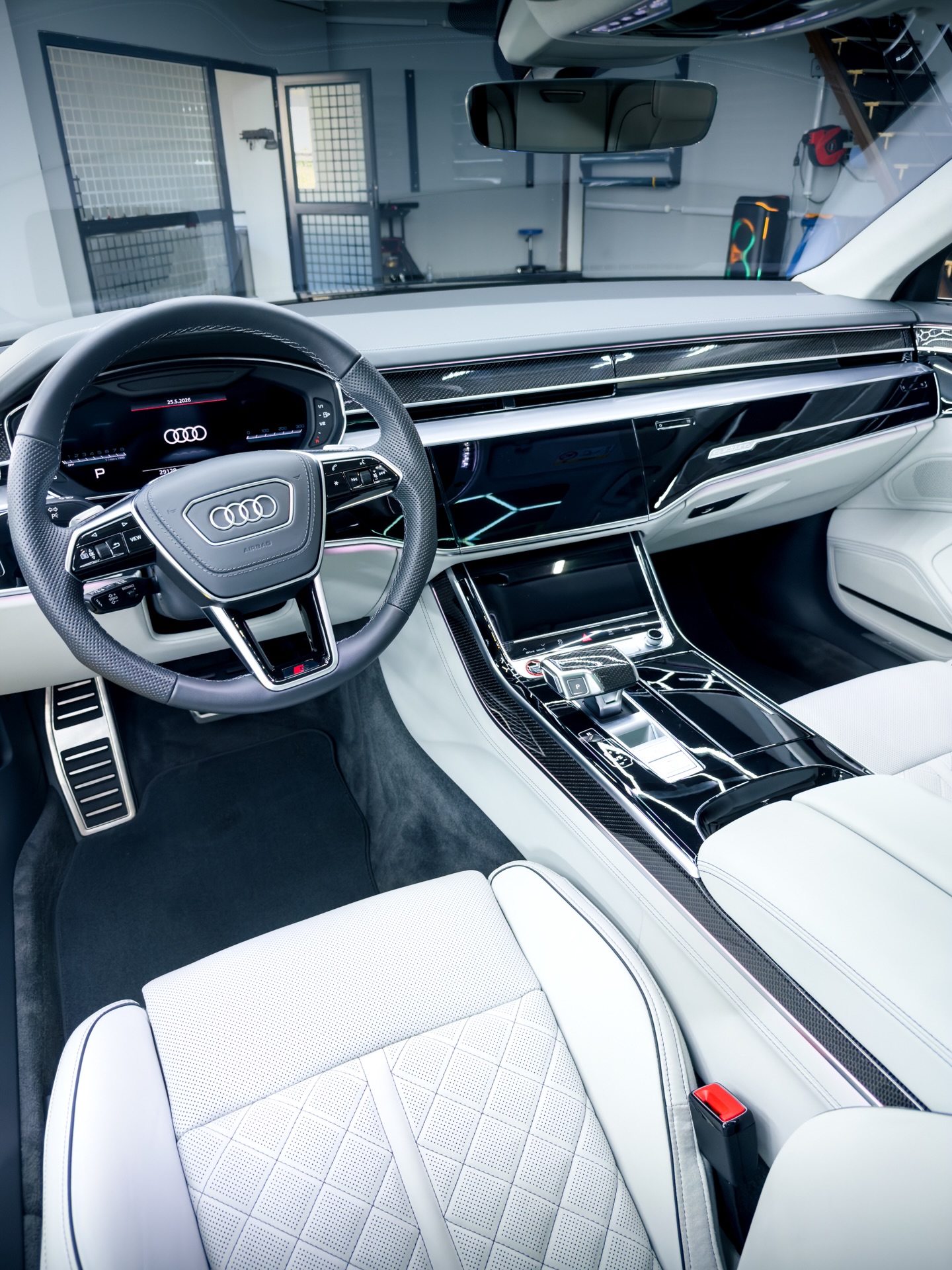 🚗 Audi S8
Kompletní čištění interiéru, detailní vyčištění a impregnace koženého čalounění v celém voze + šetrné ruční mytí. Luxusní interiér si zaslouží prvotřídní péči. ✨
📍 Karviná | Orlová
☎️ Objednejte se přes zprávy nebo na 739 967 416