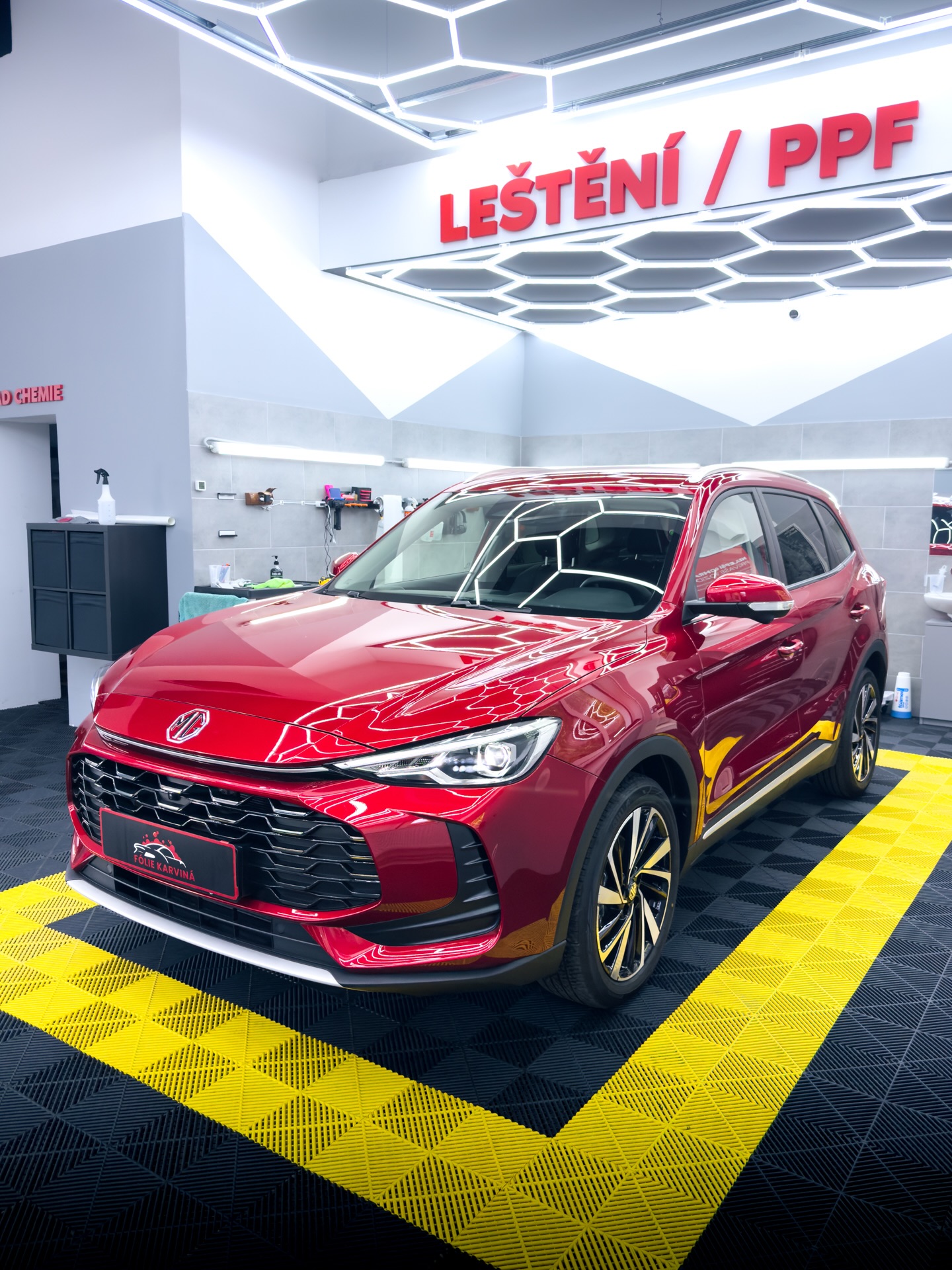 🚗 MG ZS
Nový vůz si zaslouží tu nejlepší ochranu. Na celé vozidlo jsme aplikovali Full Body PPF, která chrání lak před kamínky, škrábanci i každodenním opotřebením a zároveň zachovává jeho perfektní vzhled. 🛡️✨
📍 Karviná | Orlová
☎️ Objednejte se přes zprávy nebo na 739 967 416