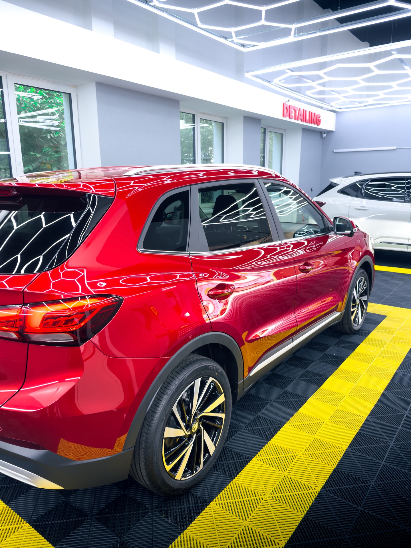 🚗 MG ZS
Nový vůz si zaslouží tu nejlepší ochranu. Na celé vozidlo jsme aplikovali Full Body PPF, která chrání lak před kamínky, škrábanci i každodenním opotřebením a zároveň zachovává jeho perfektní vzhled. 🛡️✨
📍 Karviná | Orlová
☎️ Objednejte se přes zprávy nebo na 739 967 416