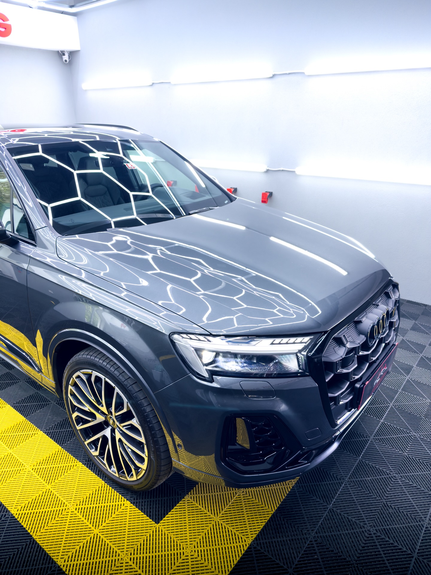 🚗 Audi SQ7
Luxusní SUV si zaslouží prvotřídní péči. Kompletní čištění interiéru na mokro doplněné o šetrné ruční mytí vrátilo vozu perfektní vzhled. ✨
📍 Karviná | Orlová
☎️ Objednejte se přes zprávy nebo na 739 967 416