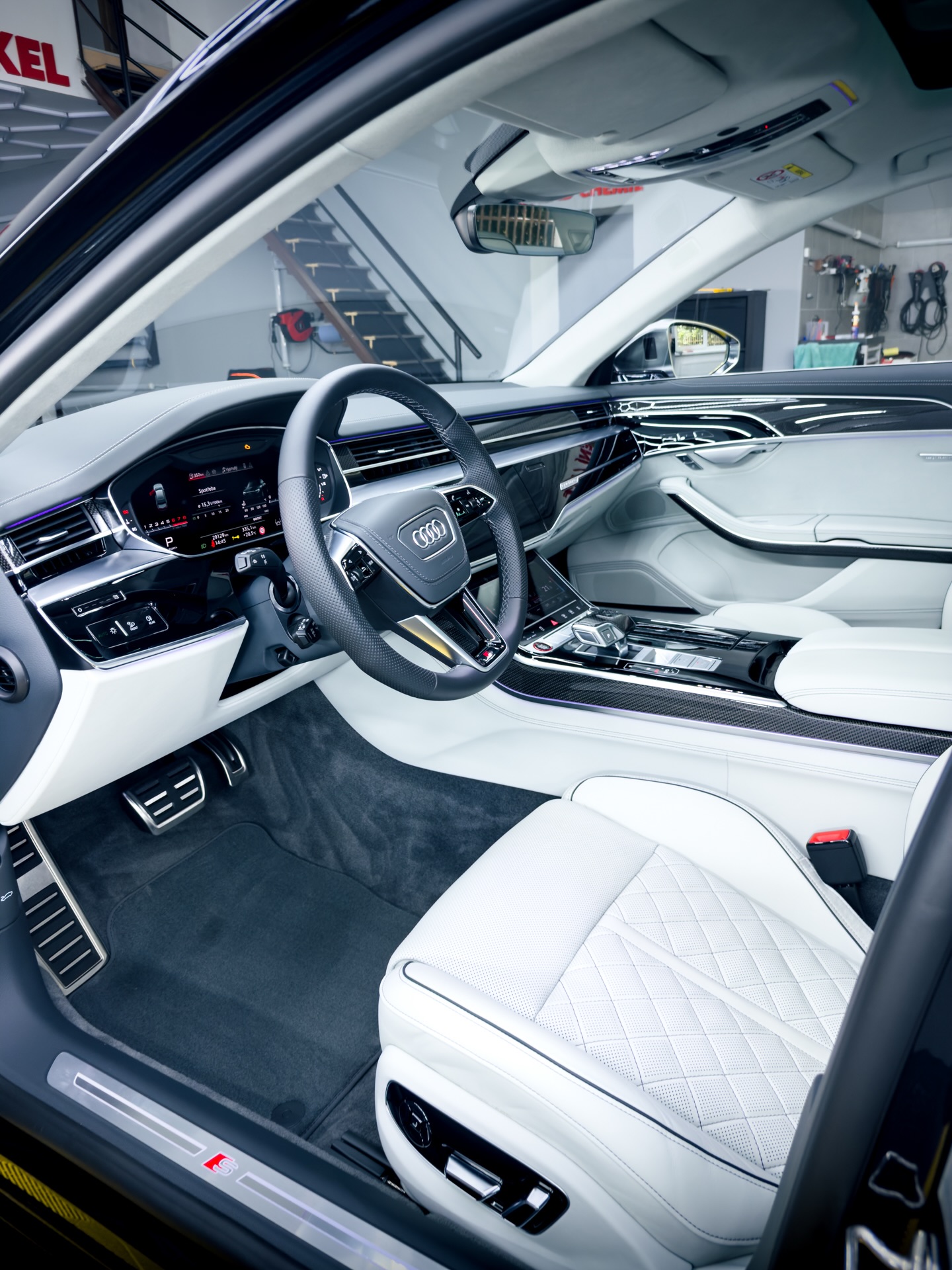 🚗 Audi S8
Kompletní čištění interiéru, detailní vyčištění a impregnace koženého čalounění v celém voze + šetrné ruční mytí. Luxusní interiér si zaslouží prvotřídní péči. ✨
📍 Karviná | Orlová
☎️ Objednejte se přes zprávy nebo na 739 967 416