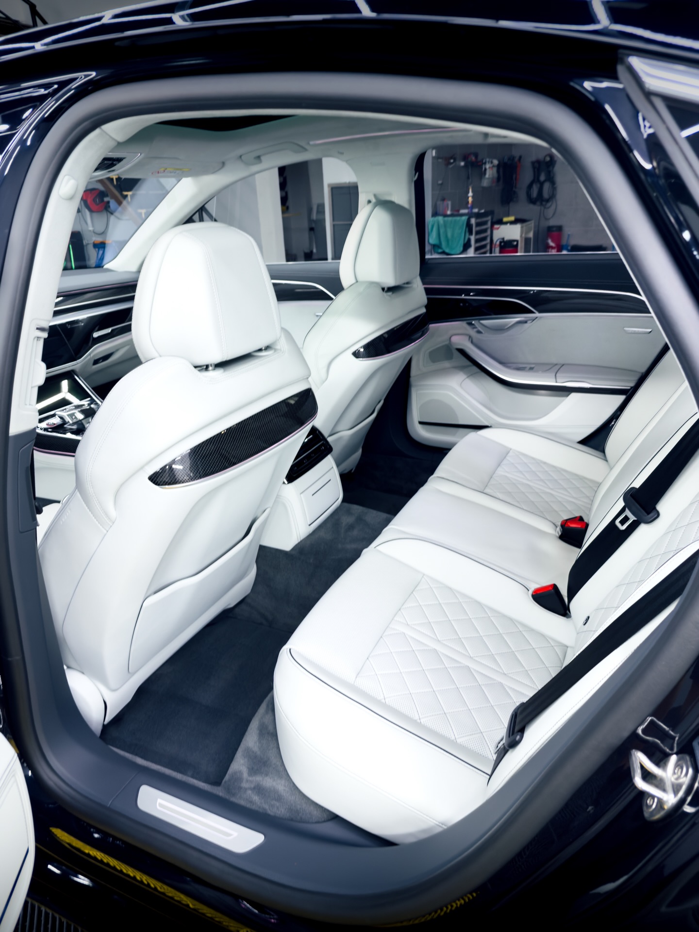 🚗 Audi S8
Kompletní čištění interiéru, detailní vyčištění a impregnace koženého čalounění v celém voze + šetrné ruční mytí. Luxusní interiér si zaslouží prvotřídní péči. ✨
📍 Karviná | Orlová
☎️ Objednejte se přes zprávy nebo na 739 967 416