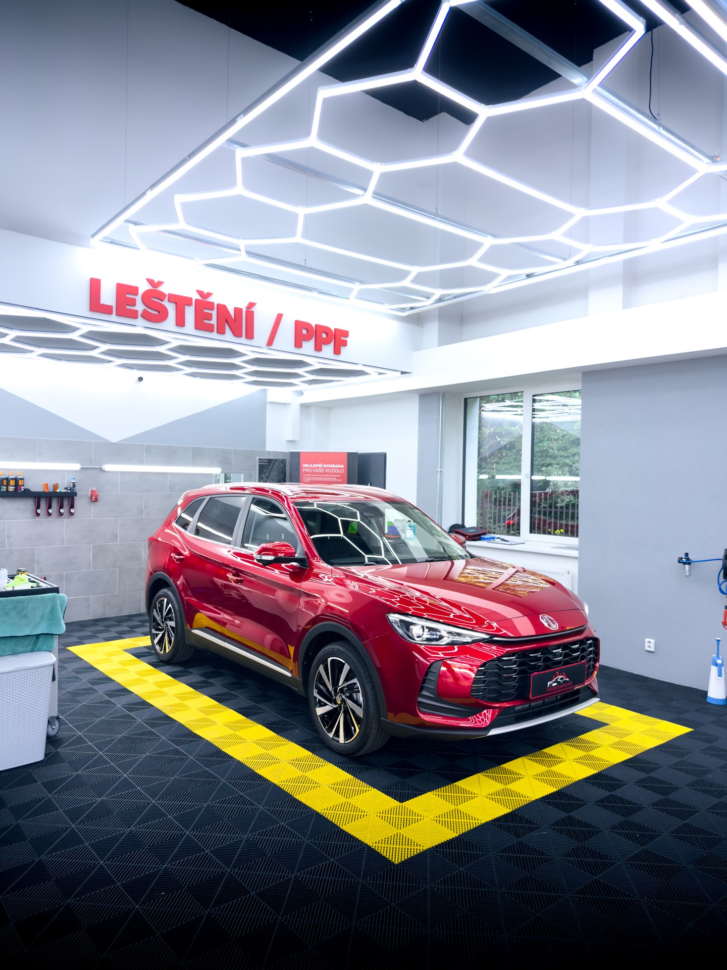 🚗 MG ZS
Nový vůz si zaslouží tu nejlepší ochranu. Na celé vozidlo jsme aplikovali Full Body PPF, která chrání lak před kamínky, škrábanci i každodenním opotřebením a zároveň zachovává jeho perfektní vzhled. 🛡️✨
📍 Karviná | Orlová
☎️ Objednejte se přes zprávy nebo na 739 967 416