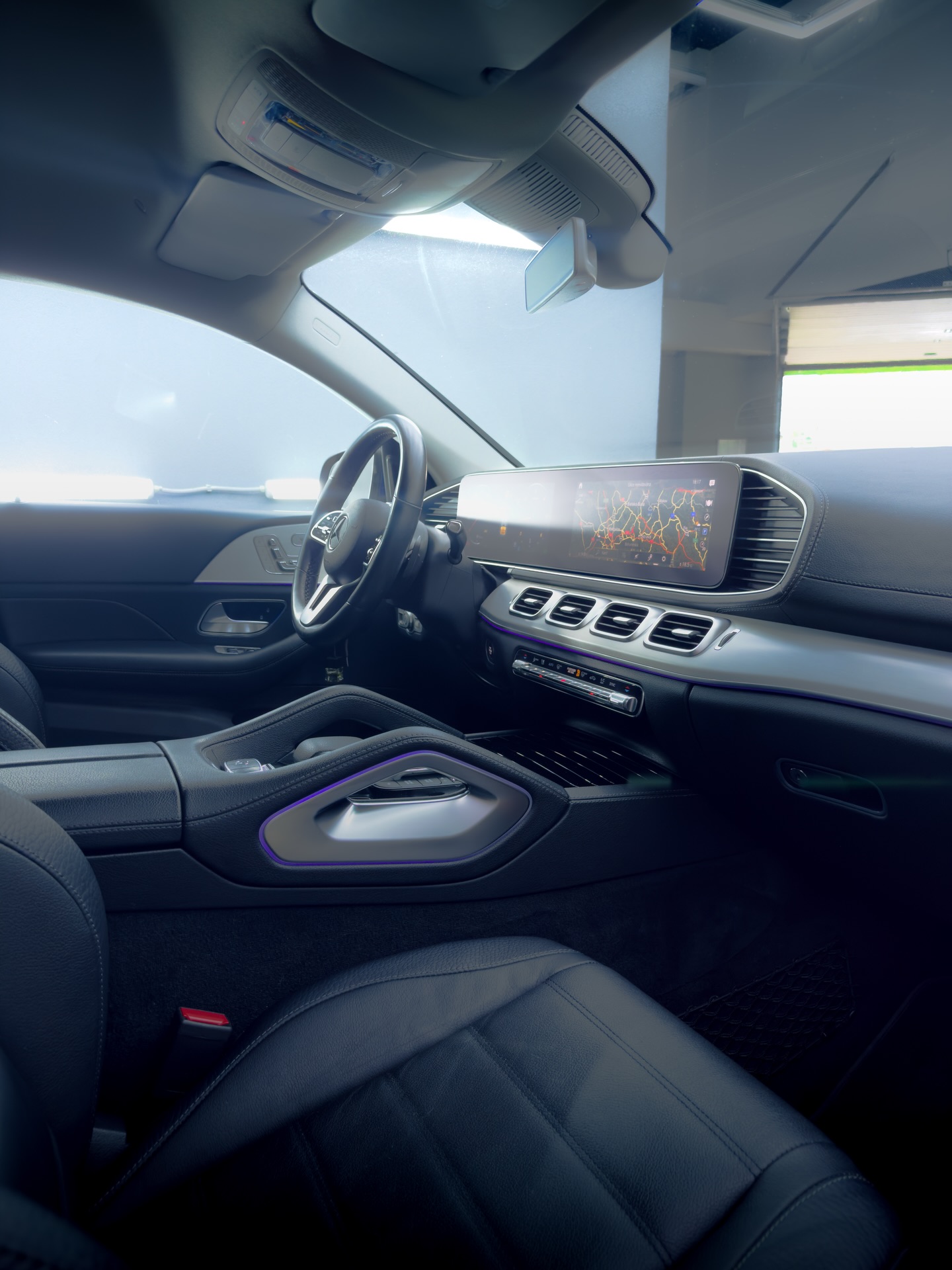 ✨ Mercedes GLE u nás prošel kompletním čištěním
🚗 Kompletní čištění interiéru
🧼 Ruční mytí exteriéru
✨ PPF fólie na displej
Interiér zbavený nečistot, prachu i zápachu, exteriér čistý a svěží.
Přesně tak má vypadat vůz, který odjíždí z detailingového studia 👌
Chcete, aby takto vypadal i Váš vůz?
📩 Napište nám do DM nebo se objednejte přes web